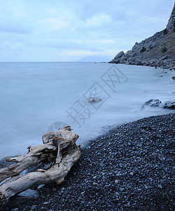 夜间的海水和木材巨石石头风景液体薄雾岩石阳光假期风暴卵石图片