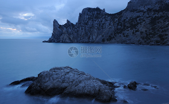 夜间的海海浪风景卵石海景假期边缘液体薄雾场景海滩图片