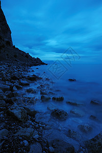 夜间的海薄雾海景海岸线边缘蓝色地平线石头风暴海浪岩石图片