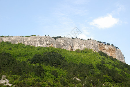 山区和森林全景旅行荒野边缘爬坡天空孤独假期草地地形图片