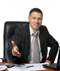 商务人士在工作场所表现出敬礼姿态的生意人领导职场套装商务衣领专注职业电脑财政扶手椅图片