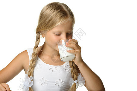 美女 喝牛奶的漂亮女孩享受孩子们孩子棕褐色幸福玻璃嘴唇牛奶食物女孩们图片