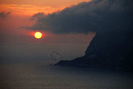 日落天气戏剧性阳光岛屿波纹橙子场景海浪太阳风景图片