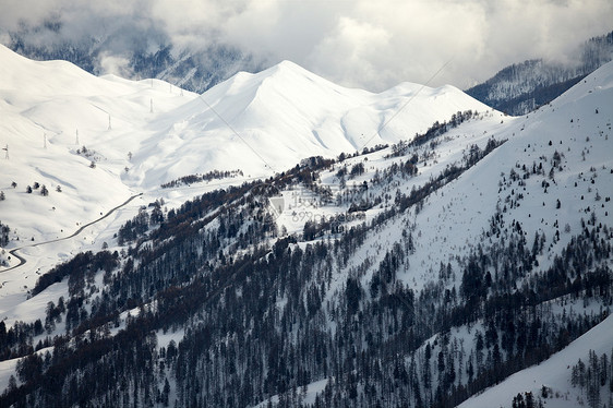 山山脉假期宽慰薄雾全景远足风景滑雪地形旅行季节图片