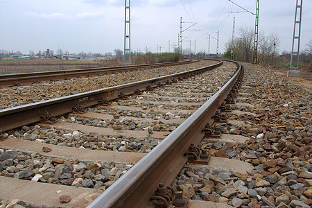 铁路过境杂草基础设施弯曲旅行货物火车货运车削路线图片