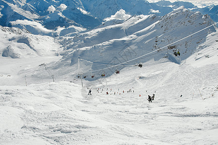 滑雪度假村高山活动座位滑雪者闲暇旅行缆车假期运动爬坡图片