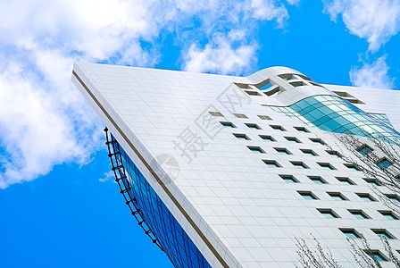 摩天大楼和云商业金融办公室反射蓝色生活镜子建筑技术玻璃图片