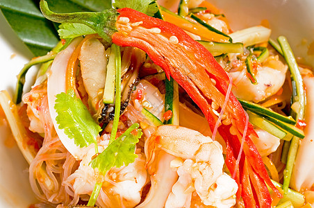 新鲜海鲜泰式沙拉盘子午餐小吃宏观洋葱食物营养烧烤胡椒草药图片