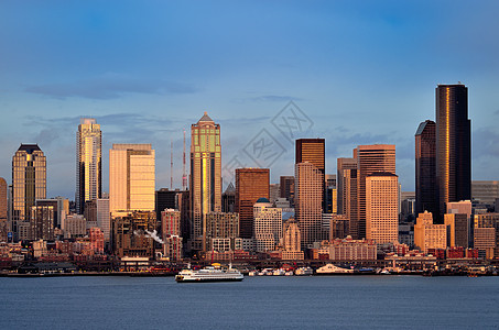 西雅图市中心黄昏时的天线 从汉密尔顿公园观看图片