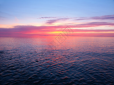 高级日落湖风景日落场景湖泊粉色波纹反射太阳旅行射线图片