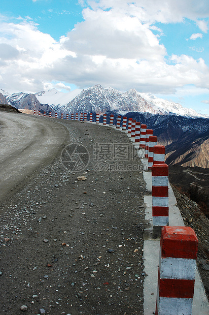 道路景观运输晴天旅游路线旅行天空顶峰蓝色白色爬坡图片