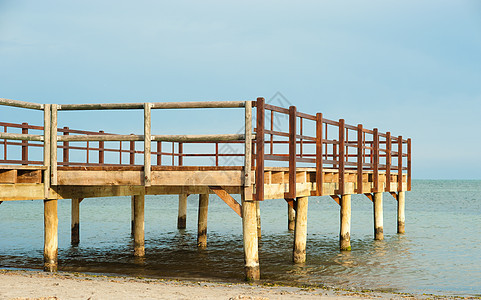 海滩脚桥人行道木头行人海岸天桥支撑水平浮桥栏杆小路图片