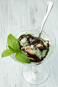 冰薄冰薄荷奶油奶油状食物绿色甜点配料小枝叶子巧克力图片