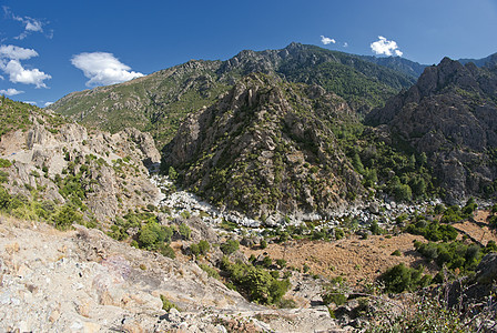 科西卡山区和山谷天空踪迹爬坡太阳场景建筑蓝色女孩旅游全景图片