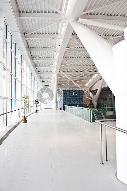 2011年新布加勒斯特机场反射窗户休息室座位地面走廊国际车站白色过境图片