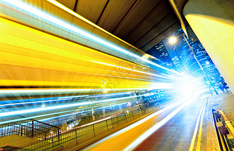 城市夜间交通汽车速度运输景观公共汽车摩天大楼驾驶场景蓝色旅行图片