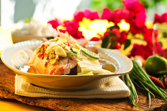 泰国食物     大蒜 辣椒 柠檬草和利莫的红松鼠柠檬美食午餐厨房市场海洋热带香菜餐厅烹饪图片