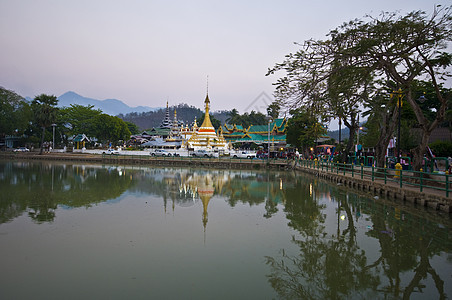 梅红子佛教徒文化假期旅行宗教世界旅游儿子历史寺庙图片