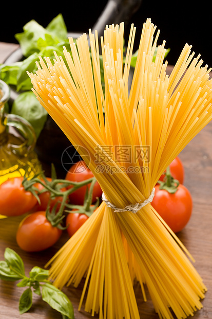 意大利意大利面食的成分a面条烹饪美食蔬菜东西桌子果汁西红柿食物砂浆图片
