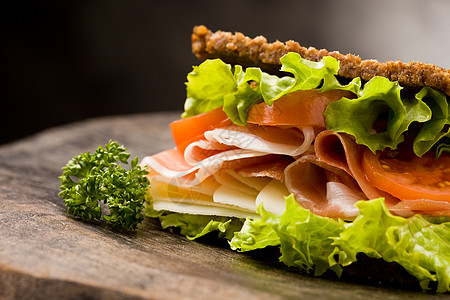 三明治加培根香菜食物食品火腿乡村斯拉塔零食面包桌子图片