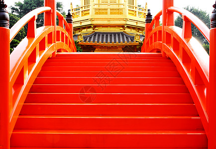 奇林努纳里和中国花园的东方金子馆风景公园红色松树建筑宝塔宗教金子尼姑庵佛教徒图片