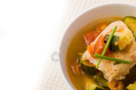 鱼汤液体柠檬红色洋葱健康鳕鱼美食食物勺子图片