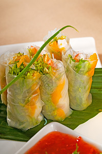 vietnames 风格夏季卷盘子黄瓜蔬菜沙拉洋葱小吃海鲜草本植物食物辣椒图片