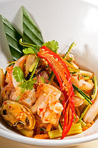 新鲜海鲜泰式沙拉营养宏观蔬菜胡椒美食辣椒草药午餐洋葱贝类图片
