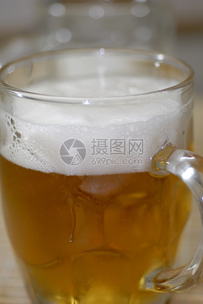 啤酒杯派对聚会酒精液体享受玻璃庆典成功黄色泡沫图片