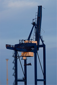 港口的起重机天空码头运输工业货运货物海军海港工作船厂图片