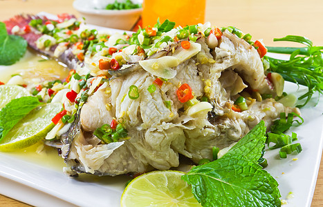 辣熏蒸鱼餐厅烹饪牛扒午餐蔬菜食物鳟鱼鱼片盘子海鲜图片