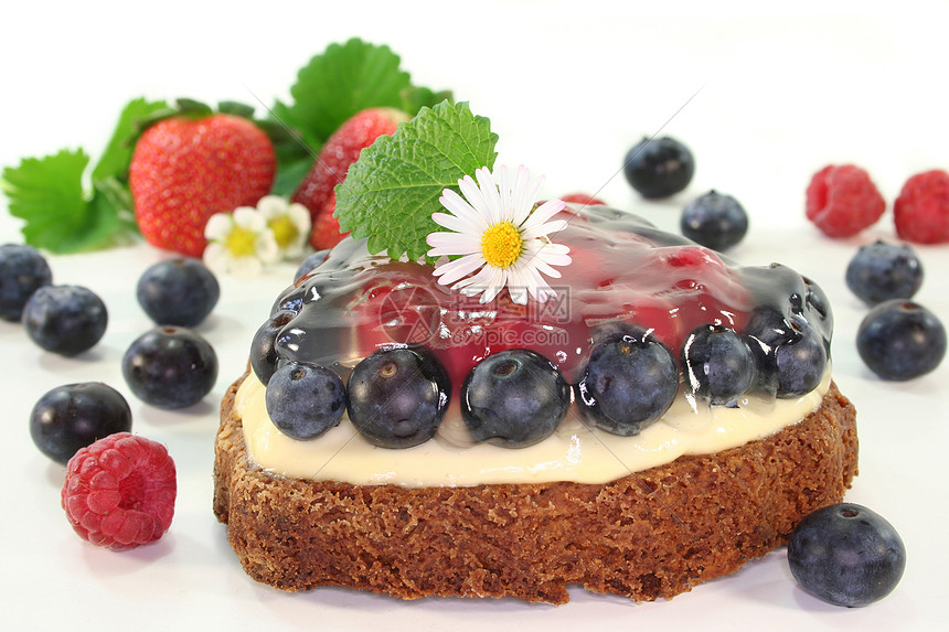 森林水果薄果糕点甜点蓝色生日红色果味礼物馅饼心形蛋糕店图片