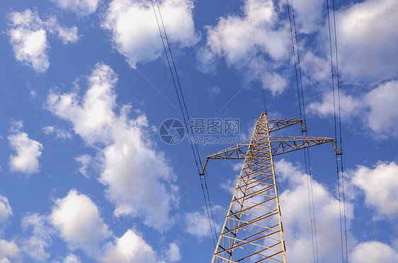 高压电线和电杆建造传播电气生产基础设施环境交换网络电缆金属图片