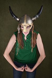 维京头盔软体女性牙齿潮人女士金属柔性绿色帽子白色海盗姿势图片