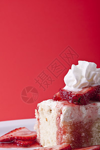 草莓小蛋糕鞭打黄色奶油糖浆蛋糕食物营养浆果甜点水果图片