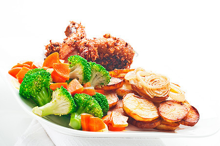 炒土豆花椰菜胡萝卜和烤鸡桌子营养午餐美食橙子油炸课程菜单厨房蔬菜图片