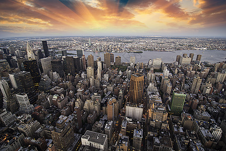 日落在纽约市的天窗上城市全景建筑旅游历史性地标中心摩天大楼商业球衣图片