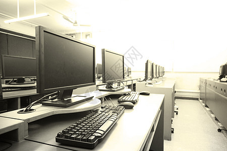 带有计算机排行的工作场所间工作室大学教育屏幕训练科学家具键盘展示课堂工作站图片