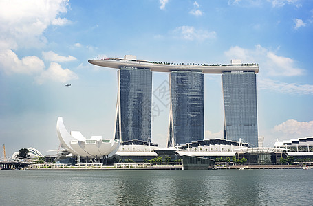 度假胜地进步反射景观天际天空码头吸引力城市蓝色太阳图片