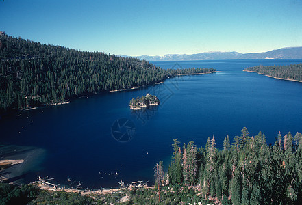 加利福尼亚Tahoe湖Emerald湾图片