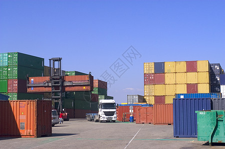 集装箱集装箱在港口托运金属大部分货运卸载加载血管船厂起重机船运工业图片