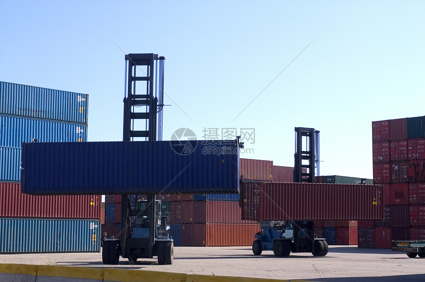 集装箱集装箱在港口托运贸易商品工业国际卸载加载进口商业海关出口图片