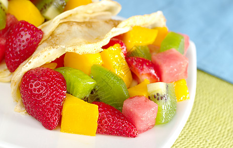 装满水果的树脂食物西瓜甜点照片绿色营养水平盘子红色黄色背景图片