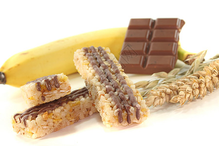 巧克力香蕉粗木糖棒饲料榛子小麦麦片坚果燕麦玉米谷物燕麦棒早餐图片
