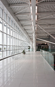2011年新布加勒斯特机场反射飞机场座位大厅白色地面车站民众玻璃运输图片