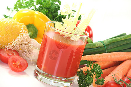 蔬菜果汁西红柿肉汁胡椒大葱红色绿色香菜白色玻璃萝卜图片