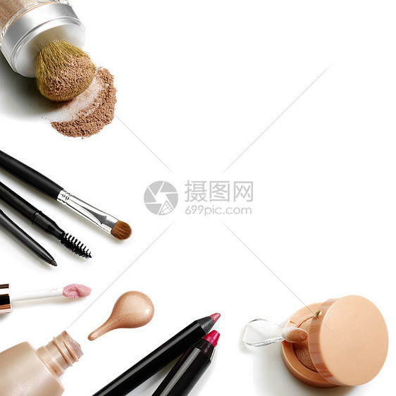 一套化妆品化妆刷褐色彩妆白色眼线笔香粉大师美容个人设计图片