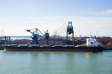 鹿特丹港的铝土转运工厂贮存港口码头工作起重机筒仓贸易产品出口图片