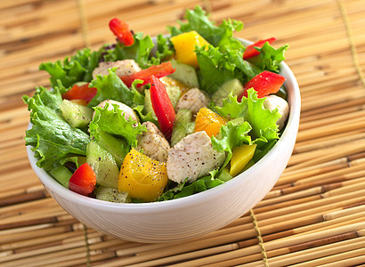 鸡肉沙拉午餐黄瓜营养胡椒饮食水平水果蔬菜黄色绿色图片
