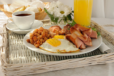 早餐加炒鸡蛋和培根橙汁午餐餐饮香肠熏肉维生素风格产品健康饮食饮食图片